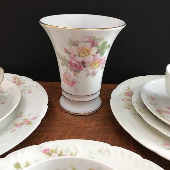 Schuman German porcelain Vase Wild Rose - Picture 6 of 7